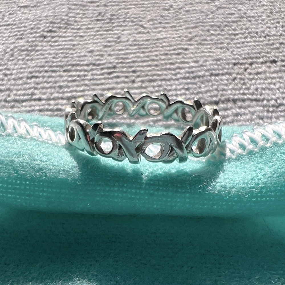 Tiffany’s Sterling Silver Paloma Picasso Hugs & Kisses Narrow Band